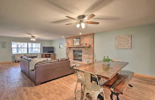 20 Mi to UF Campus Santa Fe Lake Escape with Dock! - Foto 4