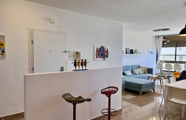 Elegant Apt with Balcony & Sea View by FeelHome - Photo 14