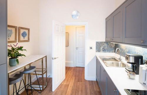 Stylish Retreat in Central Lyme Regis Sleeps 2 plus one - Photo 12
