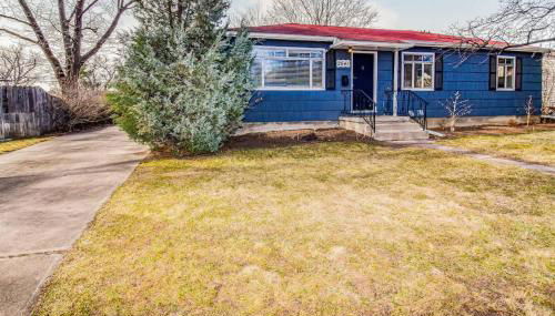 Family Home with Large Yard & Golf Theme Near Rail - Photo 3