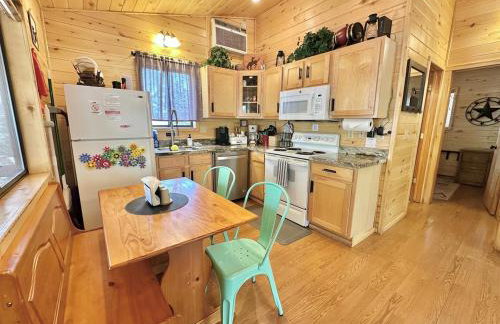 Western theme! Amazing Spa, Fireplace and Deck! - Foto 12