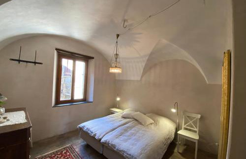 Iconic Italian Townhouse w Rooftop Terrace & Mountain View, Pigna - Foto 8