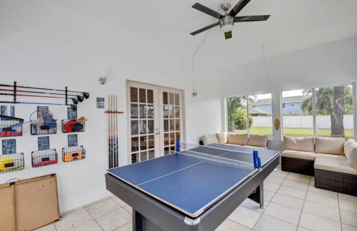 5 BR Mansion with Pool and non-heated Jacuzzi Games in Boynton Beach - Photo 32