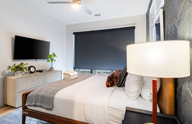 Astra Modern Midtown Retreat With Pool Gym Steps to Dining Broadway - Foto 16