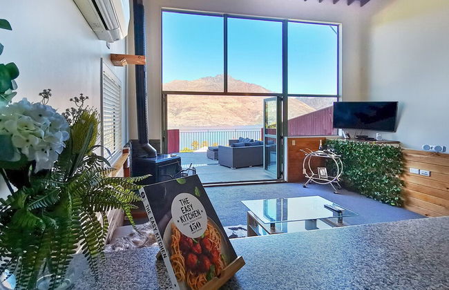 Mountain, lake, sun and this beautiful home - Foto 13