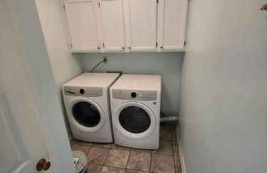 Large near Shops/Dining & easy access to freeway - Foto 42