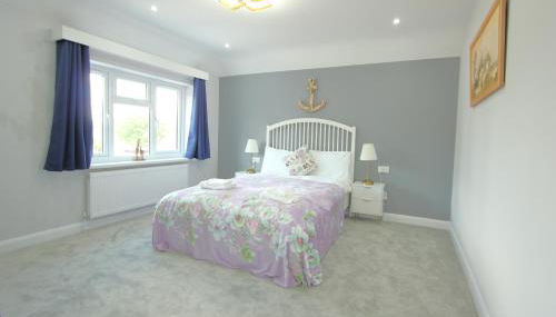 Deluxe 3 Bedroom 2 Bath House &Parking by CozyNest - Foto 4