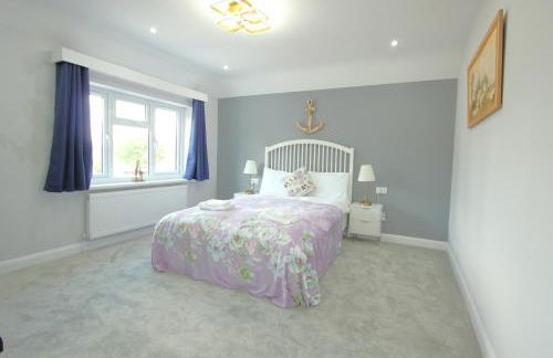 Deluxe 3 Bedroom 2 Bath House &Parking by CozyNest - Photo 4