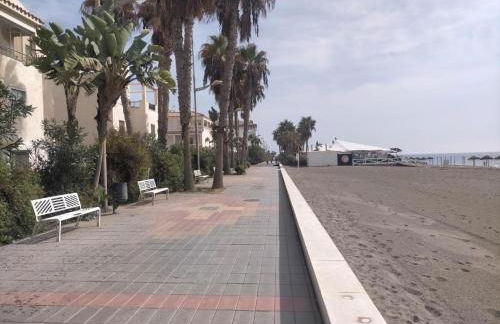 Laguna Beach Piscina- HOME RENT MALAGA - Photo 26