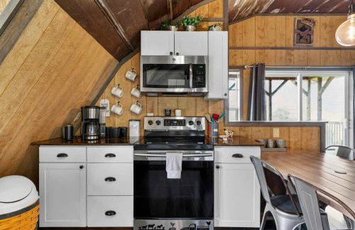 Rustic Barn Retreat w Hot Tub Game Room & FirePit - Photo 18