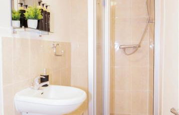 Stylish central location 3 bedroom house - Photo 31