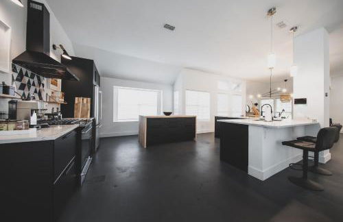 Sophisticated Minimalist Modern Home w/pool and spa - Foto 39