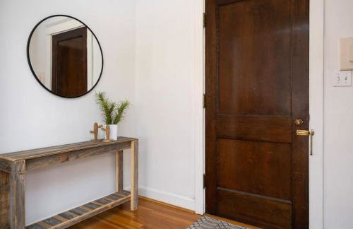 Hyde Park Comfort with Office Near Everything - Photo 20