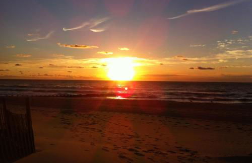 Beach House Retreats 6-just 30 Steps from the Beach with Rooftop Hot Tub and Gourmet Kitchen - Foto 24