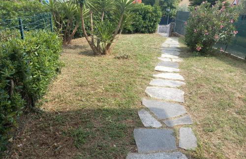 DOMUS LuNi Cinque Terre, wifi ,aria condizionata - Foto 12