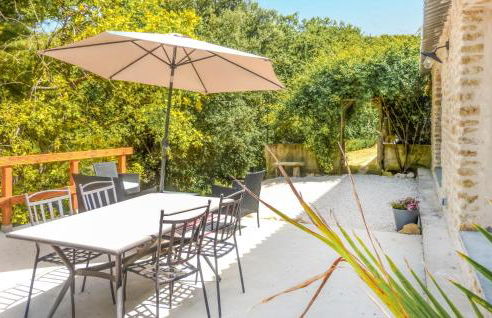 Nice Home In La-Roque-Sur-Pernes - Foto 8