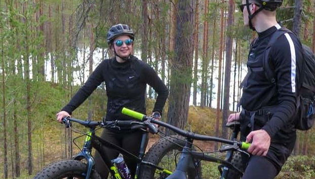 Una pareja con las fat bikes
