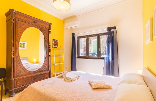 Folklore House in Historical Catania - Photo 15