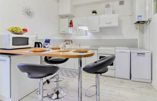 Tarbes Immeuble résidentiel labelisé et classé Proche des Halles Marcadieu et Brauhauban et du Parc des expositions - Appartements Appaloosa T2 Rdc et Pyrénéa T2 au 1er étage avec terrasse couverte -Parking gratuit- - Photo 2