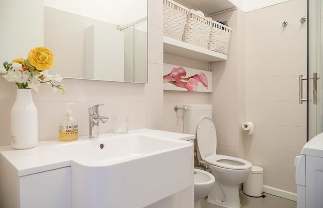 Charming Milanese Apartments - Photo 52