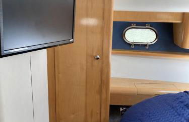 Entire Boat at St Katherine Docks 2 Available select using room options - Photo 20