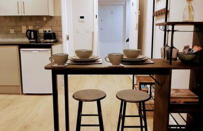 Market Haven Kingsize Studios Town Centre with Netflix, Business & Leisure travellers, multiple units available - Photo 7