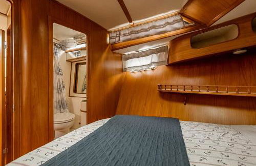 2BR Spacious & Comfy 43' Yacht - Heat & AC - On the Freedom Trail - Best Nights Sleep - Foto 12