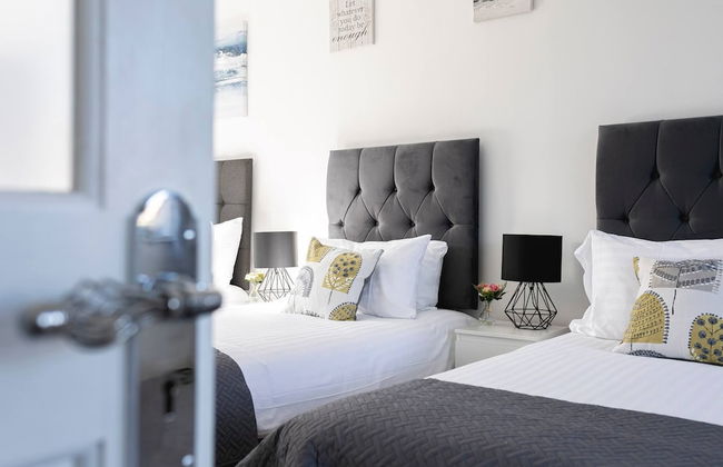 Skyvillion - Enfield 4bed House W Garden & Parking - Photo 2