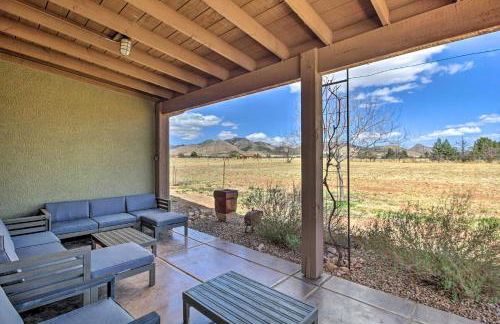 Pastoral Elgin Escape with Covered Patio and Grill! - Foto 22