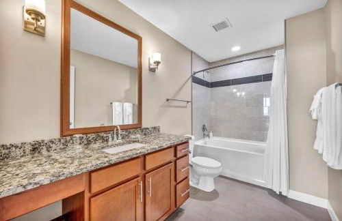 21st Floor Penthouse | Amazing Views of Downtown! - Photo 31