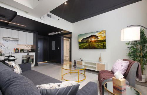 Sleek 2BR On Rvrwalk Gym Parking Near Conv Ctr - Foto 1