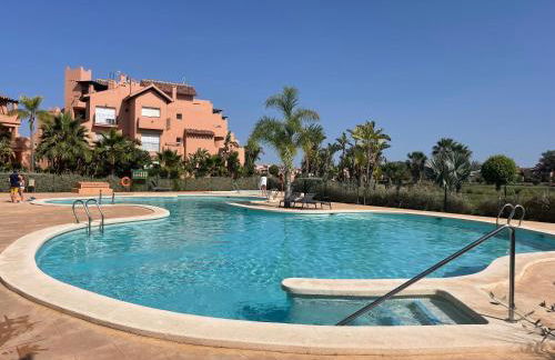 BEL APPARTEMENT REZ De CHAUSSEE AVEC DOUBLE TERRASSE FACE AU LAC ET AU GOLF - Foto 19