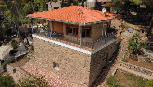 casa y piscina en un parque natural - Photo 2