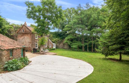 Idyllic Waterside Cottage in Mid Devon - Photo 10