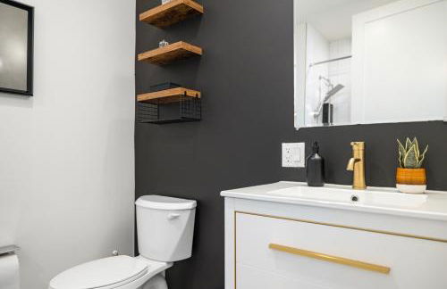 2BR, King Bd, Free Prkn, Gym, NYC View, 8min Train - Foto 6