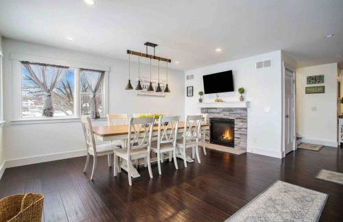 Cheerful Sister Lakes 4 BDR Lake Hse w/ Hot tub. - Foto 17