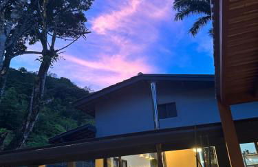 Casa térrea com acessibilidade em Juquehy com piscina climatizada e hidromassagem - Foto 7