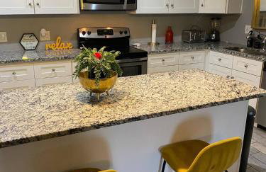 5BR with Pool & Backyard ParadiseSleeps 10 Guests - Foto 80