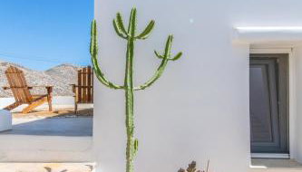 PANORMOS ART Beachfront Suites - Photo 5, sunbed