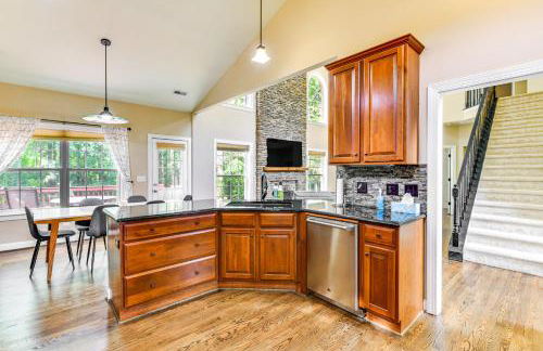 2 Mi to Lake Norman Home with Deck in Huntersville! - Foto 13