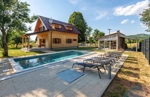 Awesome Home In Licko Cerje With Wifi - Photo 1