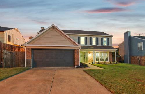 5BR w Backyard Paradise Pool Cinema Games - Foto 45