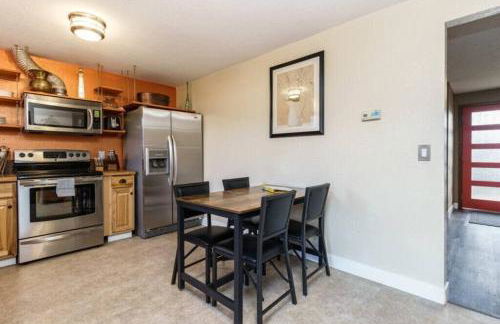 #StayInMyDistrict Eclectic Boise Townhouse near St Als - Foto 12