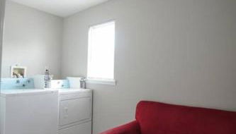 Newark Liberty Brick House - Private Bedroom 1 - Foto 3