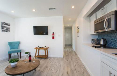 Sunny 1 Bedroom in the Heart of Venice Beach - #3 - Photo 7
