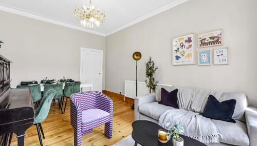 Spacious 4BR Home with Garden Close to Transport - Foto 3