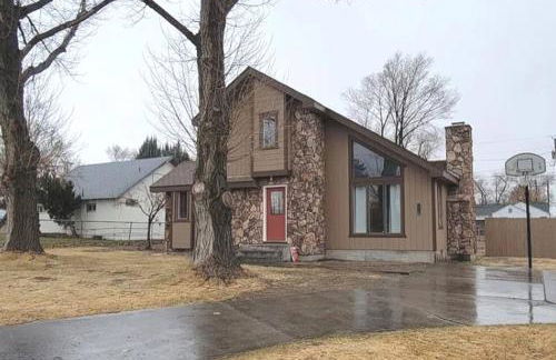 Cozy Cabin in the City of Winnemucca plus GYM - Foto 12