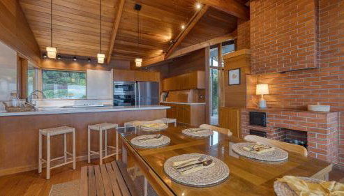 Oceanfront Home w Outdoor Dining 2 Firepits Steps to Beach Salish Sea Escape by AvantStay - Foto 5, Other