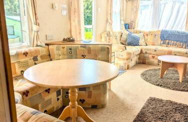 Family-Friendly Woodland Caravan Pool & Bar - Foto 2