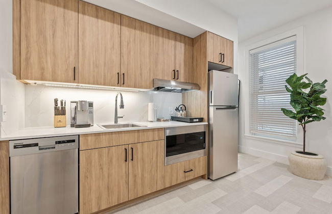 The Continental, powered by Placemakr - Downtown - Market Square - Photo 31